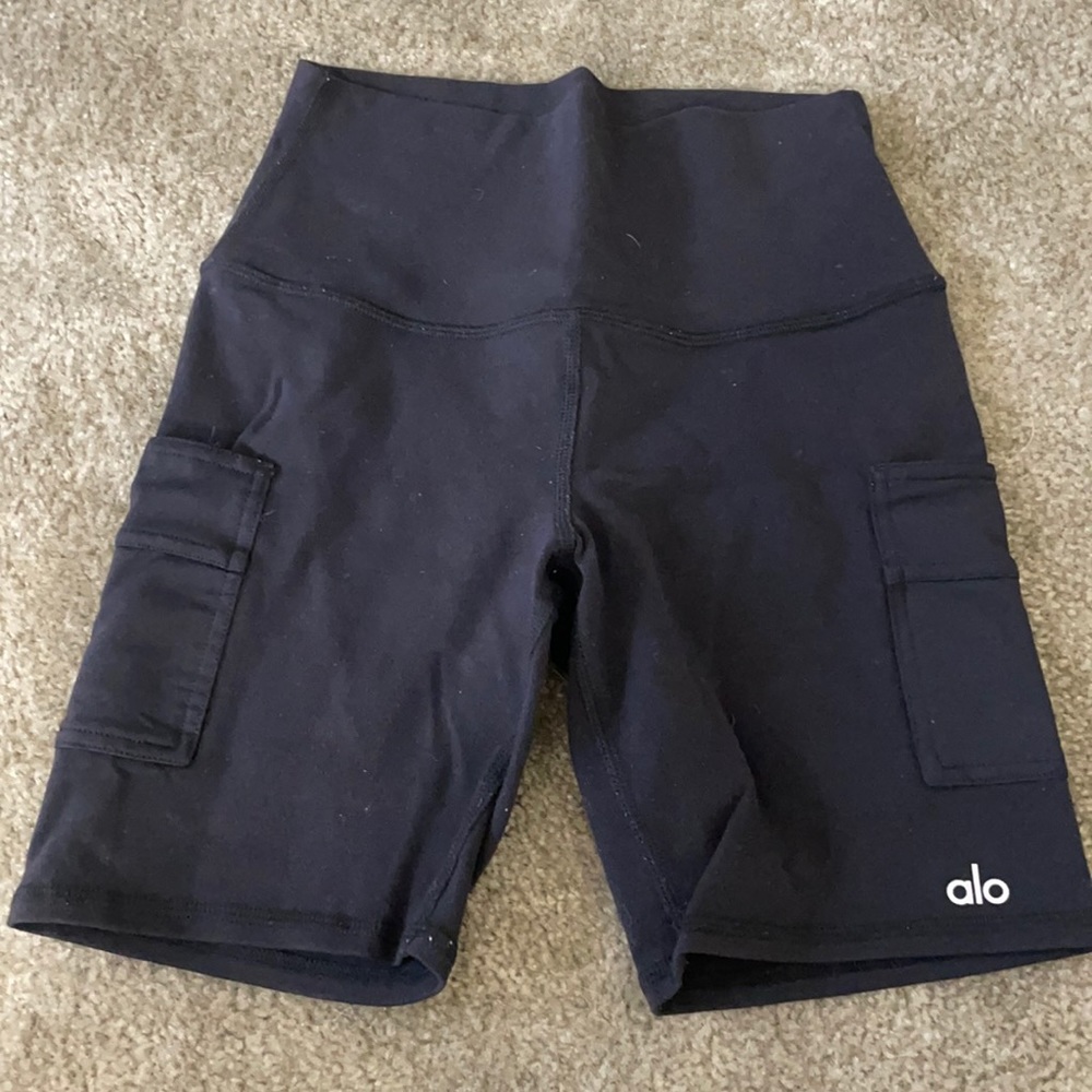 Alo Yoga Biker Shorts - SMALL